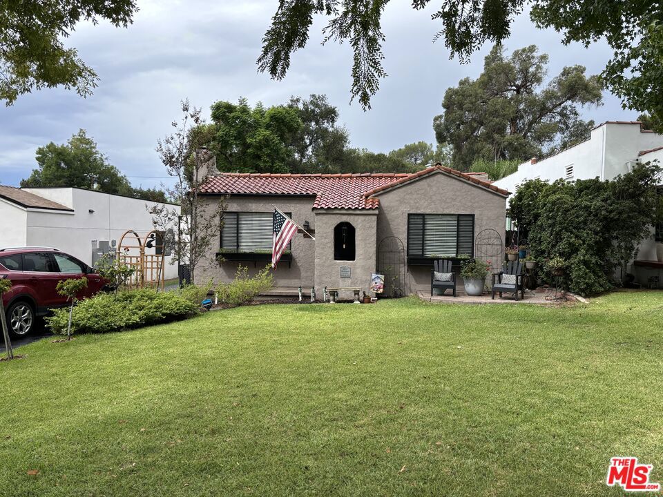 1431 N Hill Avenue — photo