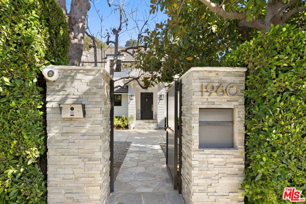 1960 Coldwater Canyon Drive — photo