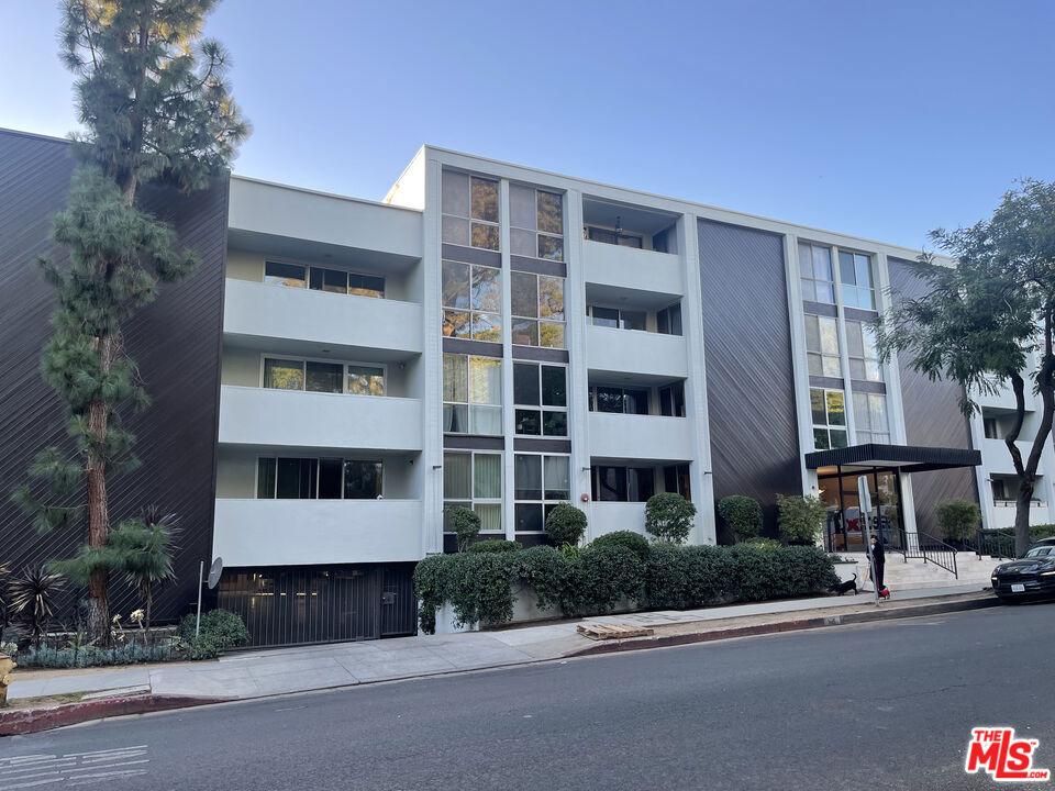 1015 N Kings Road 104 — photo