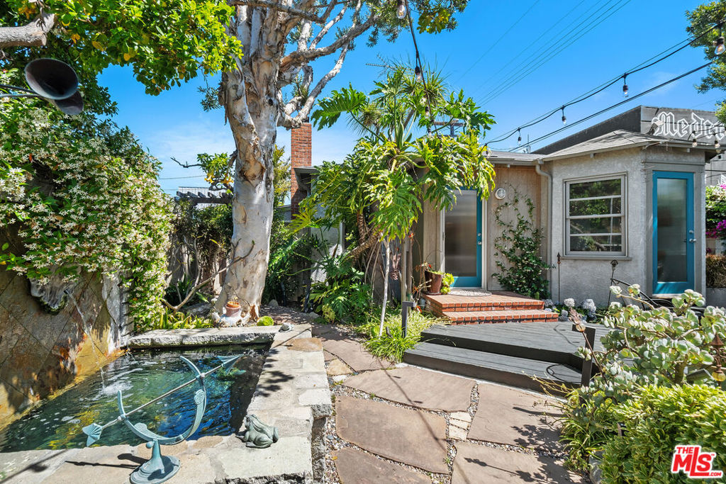 1216 Elm Street — photo