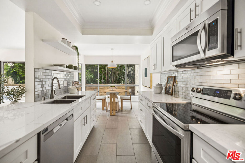 5600 Kensington Way 105 — photo