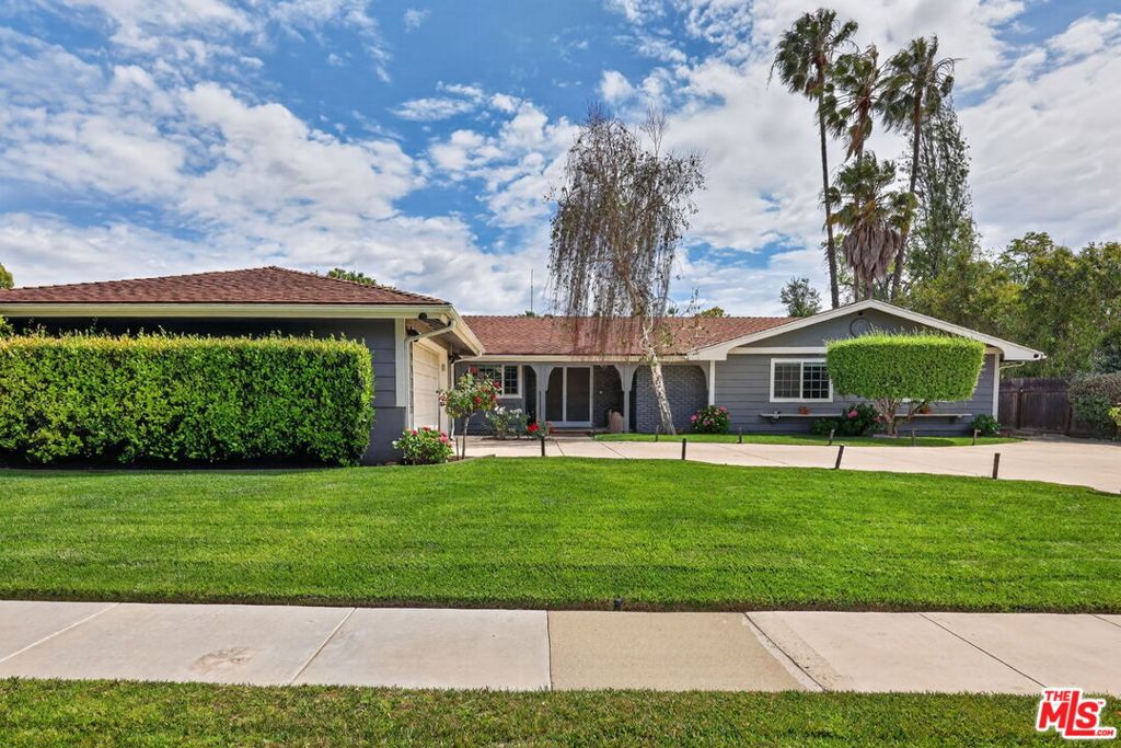 212 E Avenida De Los Arboles — photo
