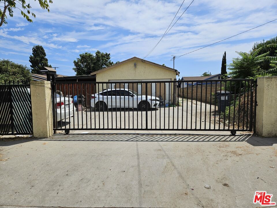 2238 E 120th Street — photo
