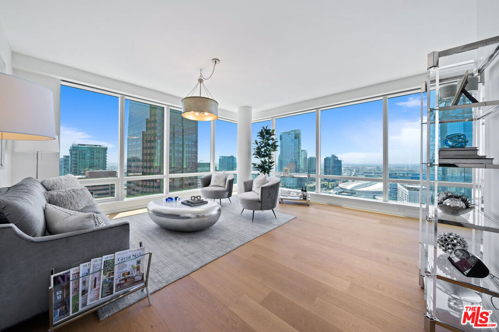 877 Francisco Street 2609 — photo
