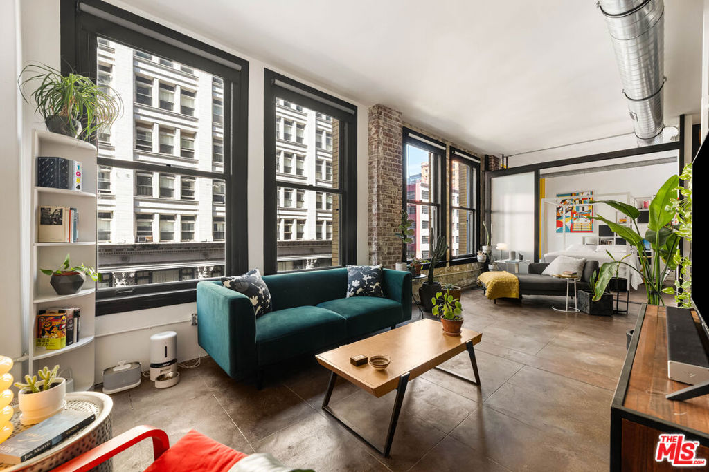 215 W 7th Street 407 — photo