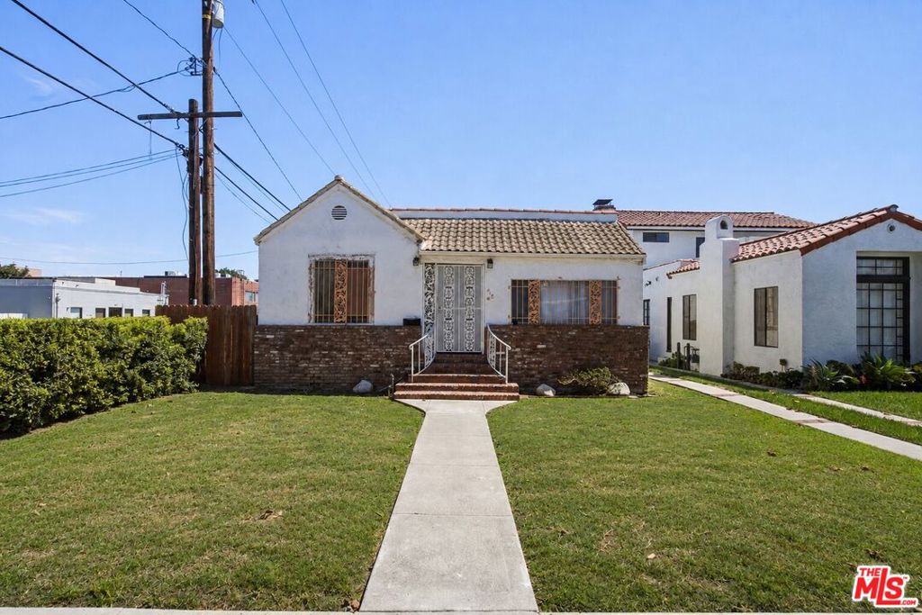 418 S La Peer Drive — photo
