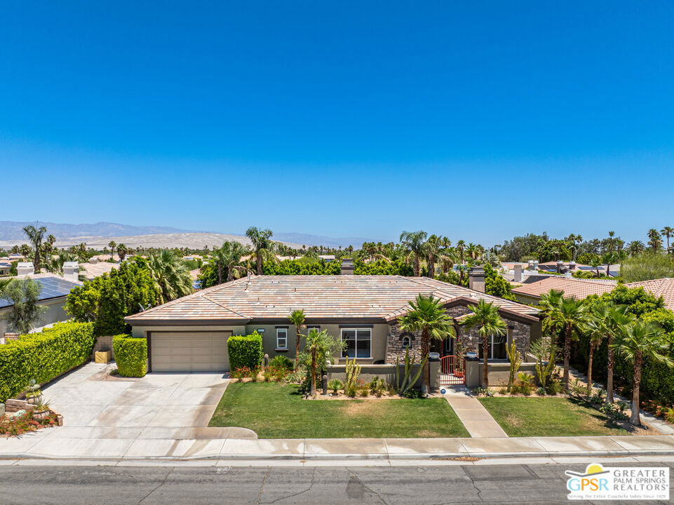 2160 N Hermosa Drive — photo