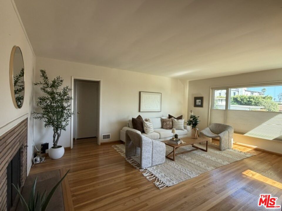 12207 Palms Boulevard — photo