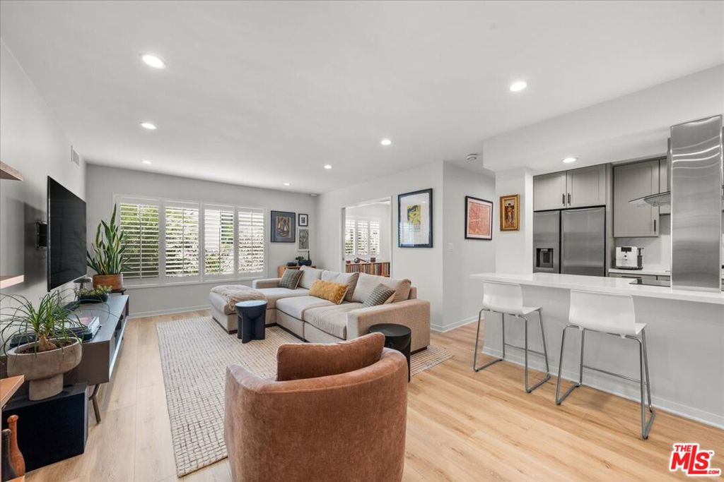 1045 N Kings Road 204 — photo