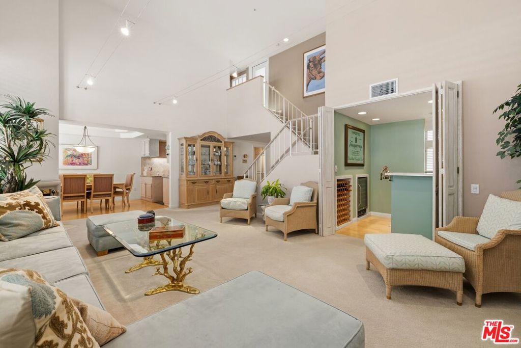 4235 Mary Ellen Avenue 303 — photo