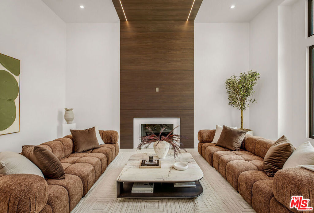 25532 Gaylord Court — photo