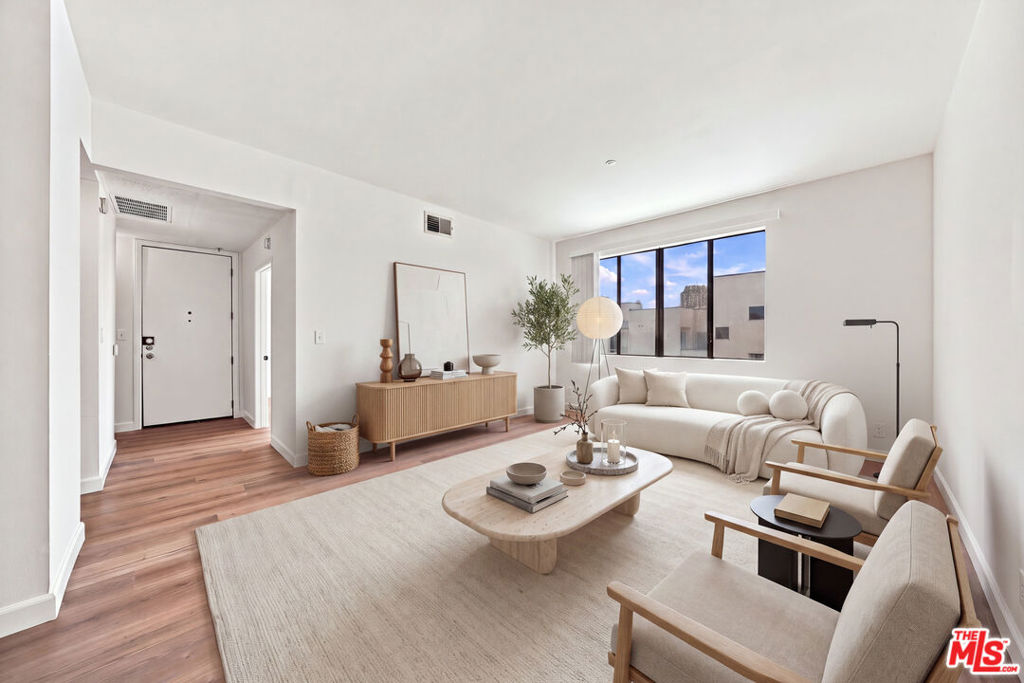 533 S St Andrews Place 404 — photo