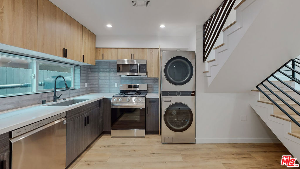 16010 Cantlay Street 1 — photo