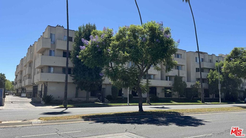 19350 Sherman Way 318 — photo