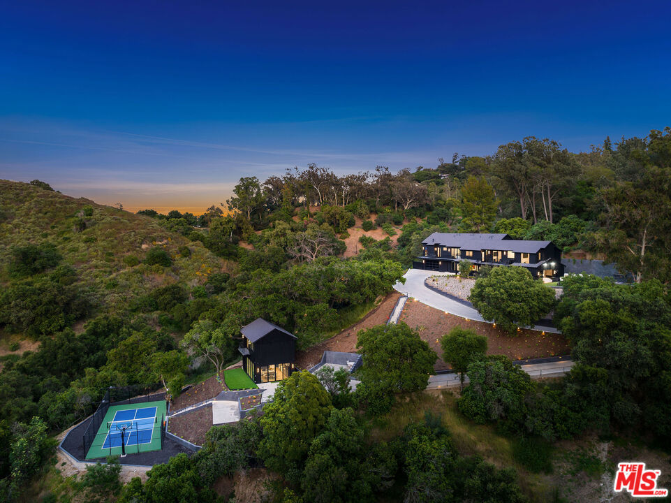 3140 Coldwater Canyon — photo
