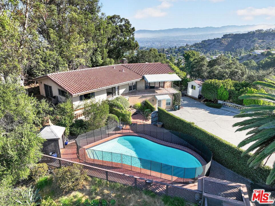 8207 Mulholland Drive — photo