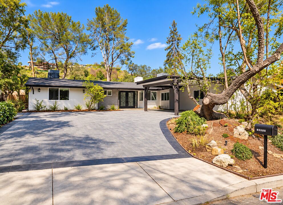 16047 Meadowcrest Road — photo