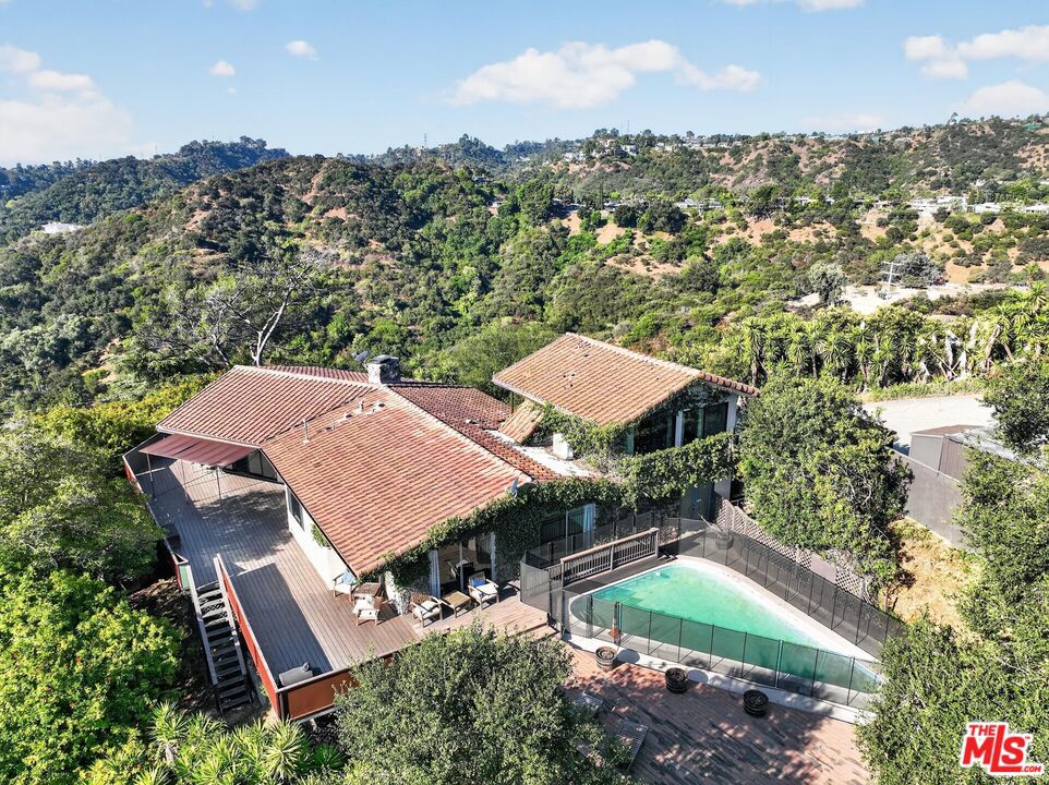 8147 Mulholland Drive — photo