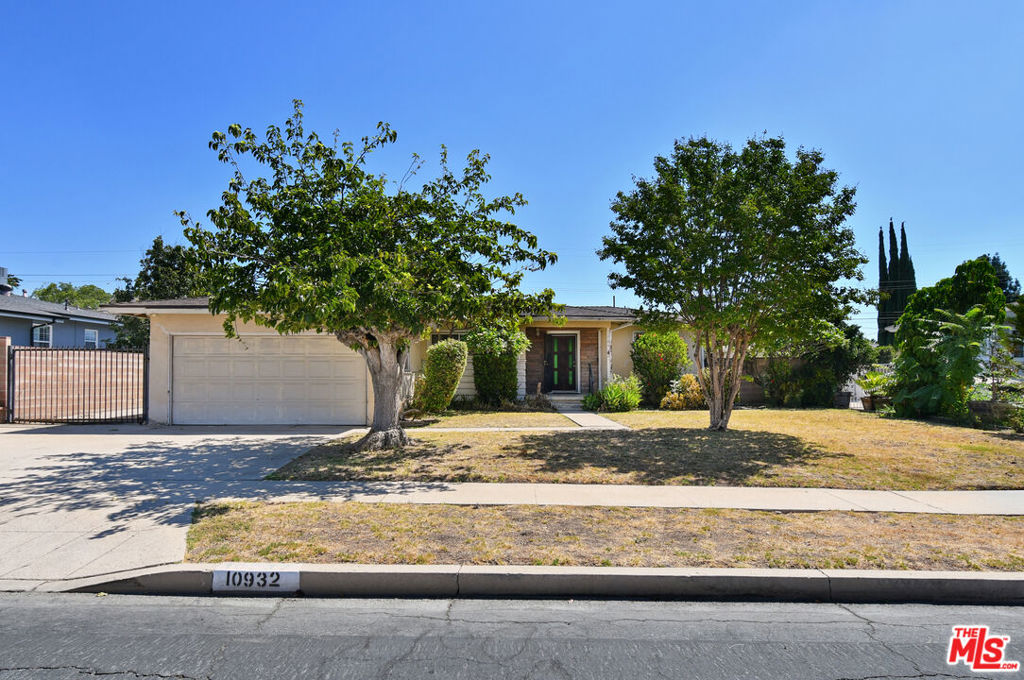 10932 Whitaker Avenue — photo