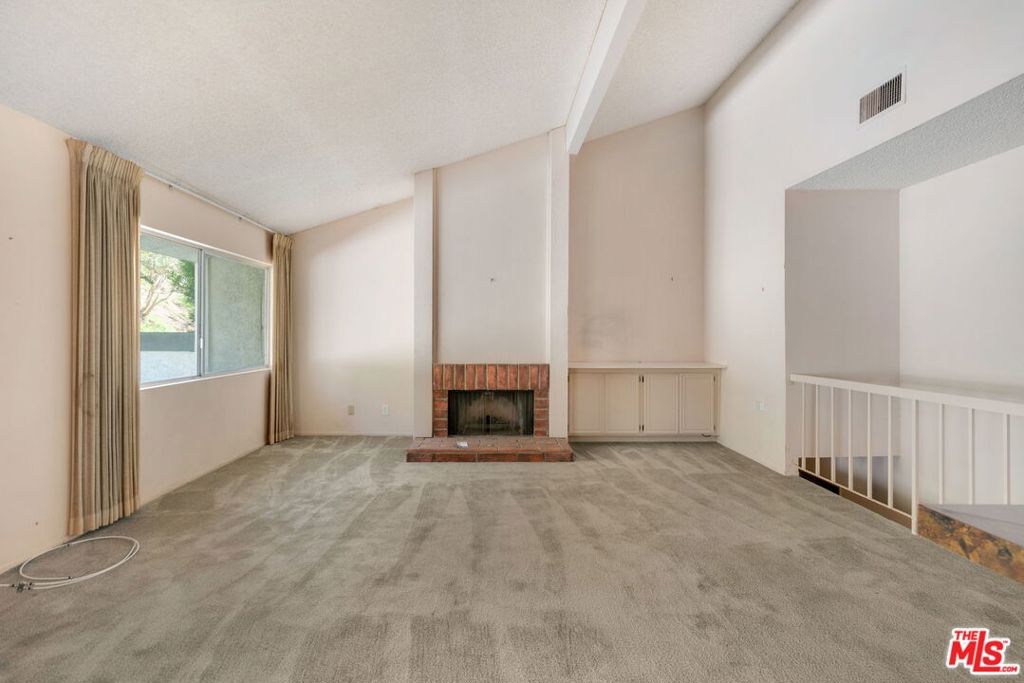 17105 Palisades Circle — photo
