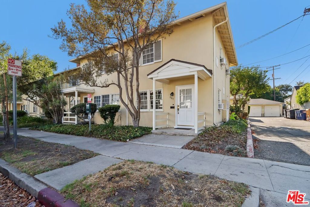 607 Granada Street — photo