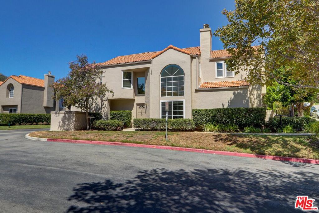 22303 Golden Canyon Circle — photo