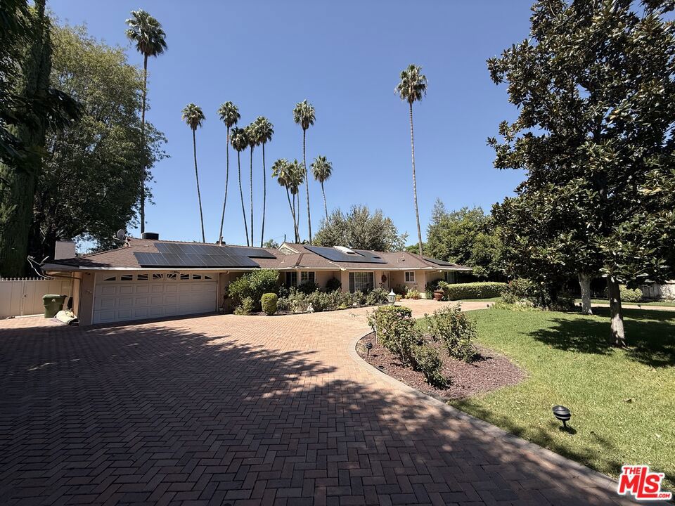 5429 Corbin Avenue — photo