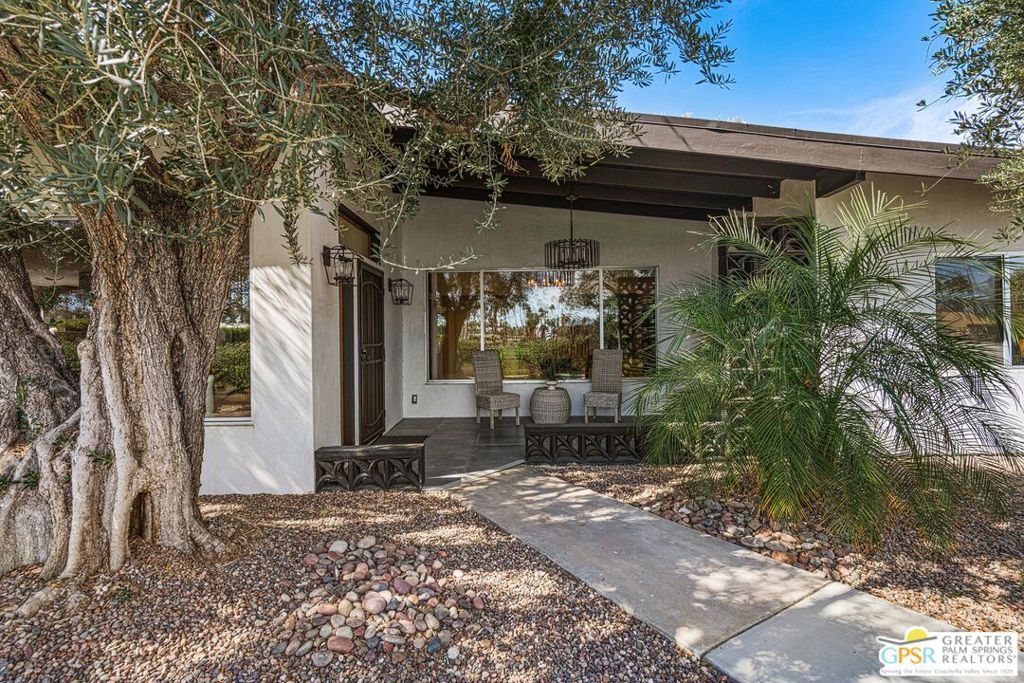 5155 E Bobolink Lane — photo