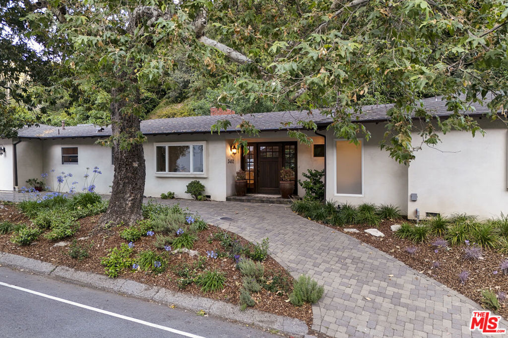 3452 Mandeville Canyon Road — photo