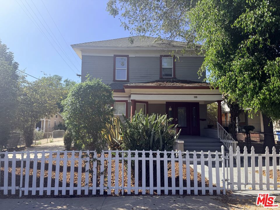 2909 S Catalina Street — photo