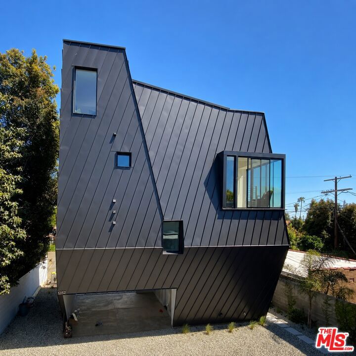 1282 S Cloverdale Avenue — photo