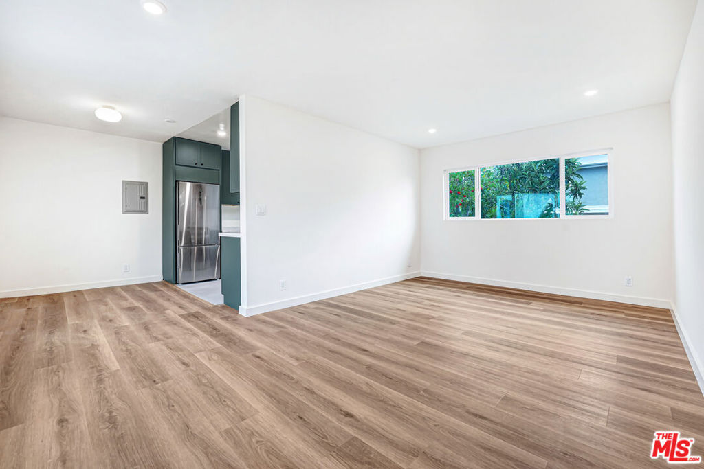 16185 W Sunset Blvd 3 — photo