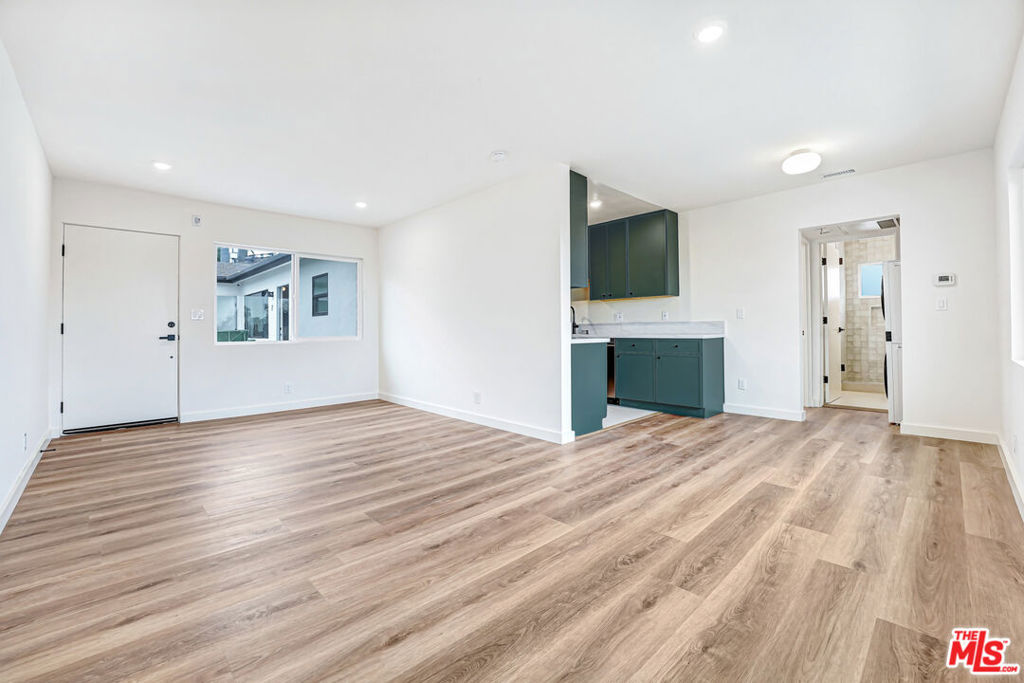 16185 W Sunset Blvd 6 — photo