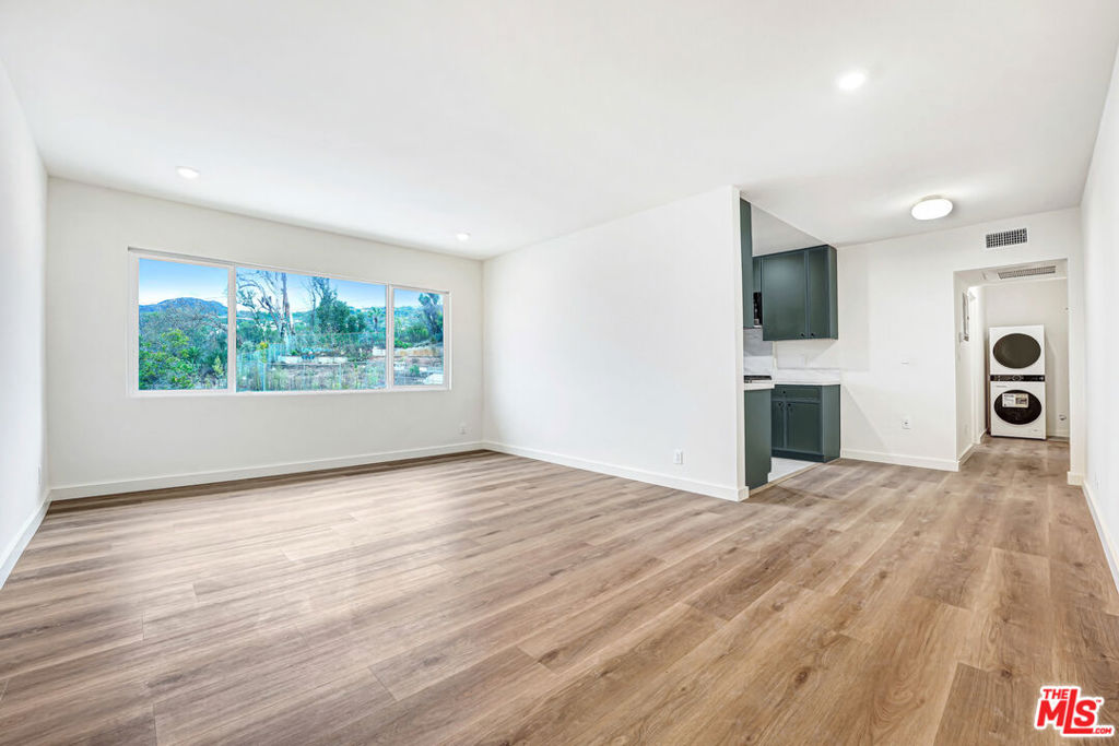 16185 W Sunset Blvd 9 — photo