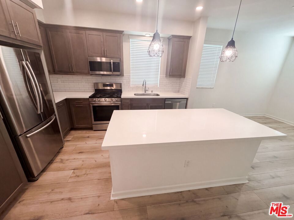 573 Winchester Drive, Oxnard, CA 93036 — photo 2