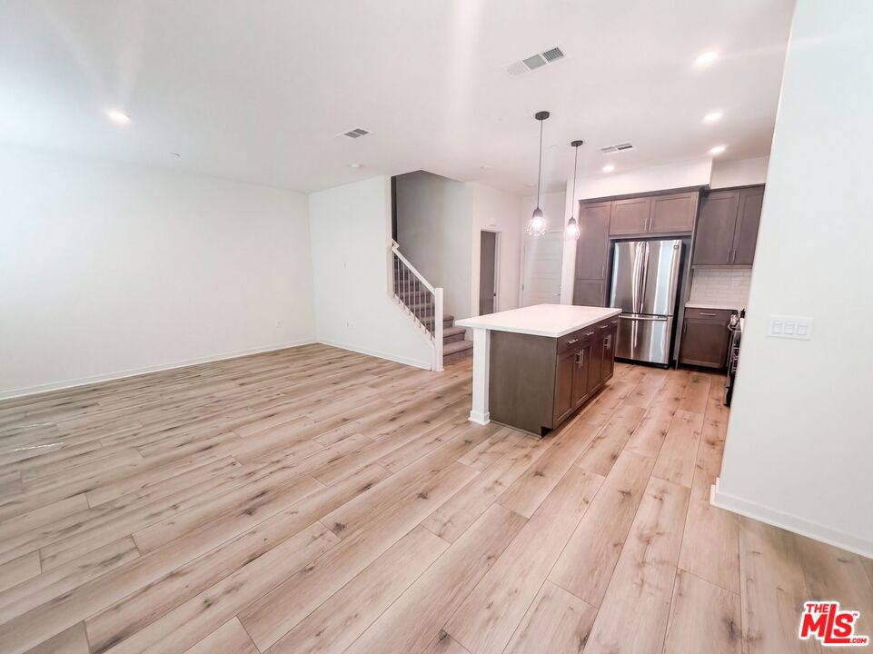 573 Winchester Drive, Oxnard, CA 93036 — photo 3