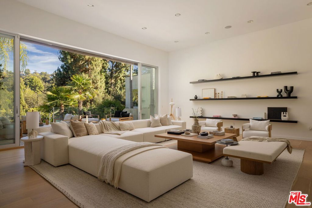 2731 Hutton Drive — photo