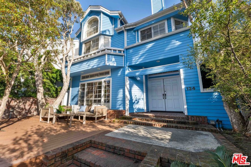 134 Roma Court — photo