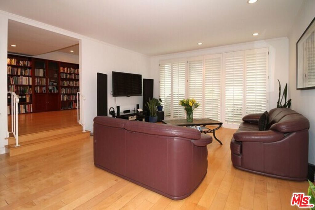 1550 Greenfield Avenue 201 — photo