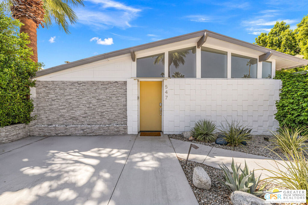 547 N Sunrise Way — photo