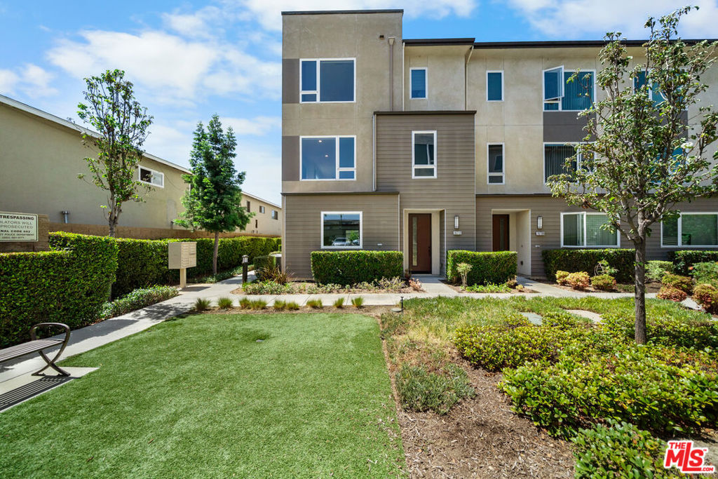 10712 Parrot Avenue — photo