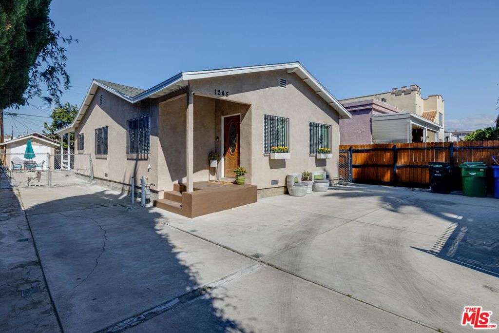 1245 S Muirfield Road — photo