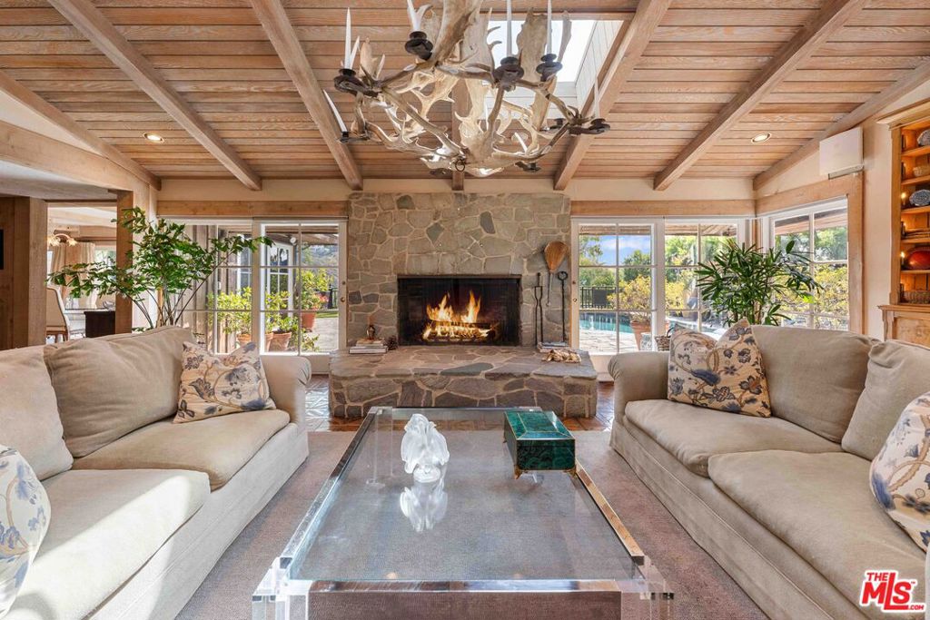 1250 Shadow Hill Way — photo