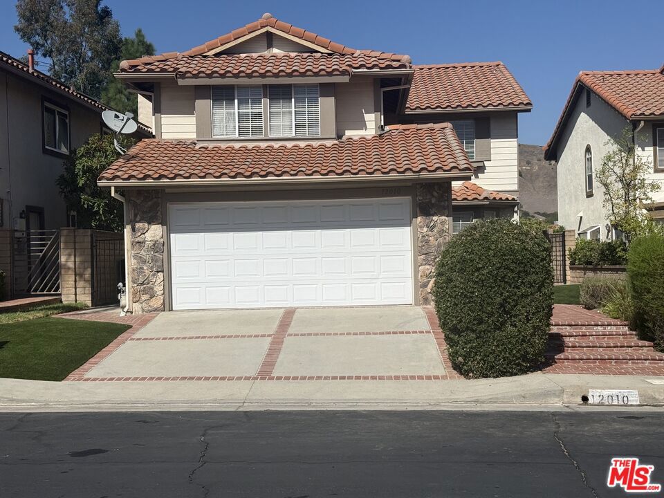 12010 Falcon Ridge Way — photo