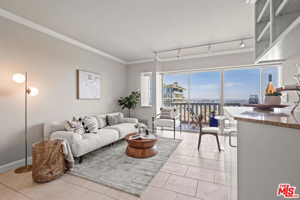 999 N Doheny Drive 806 — photo