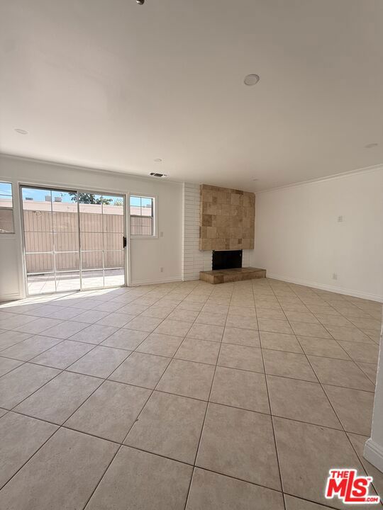 18110 Killllion Street — photo