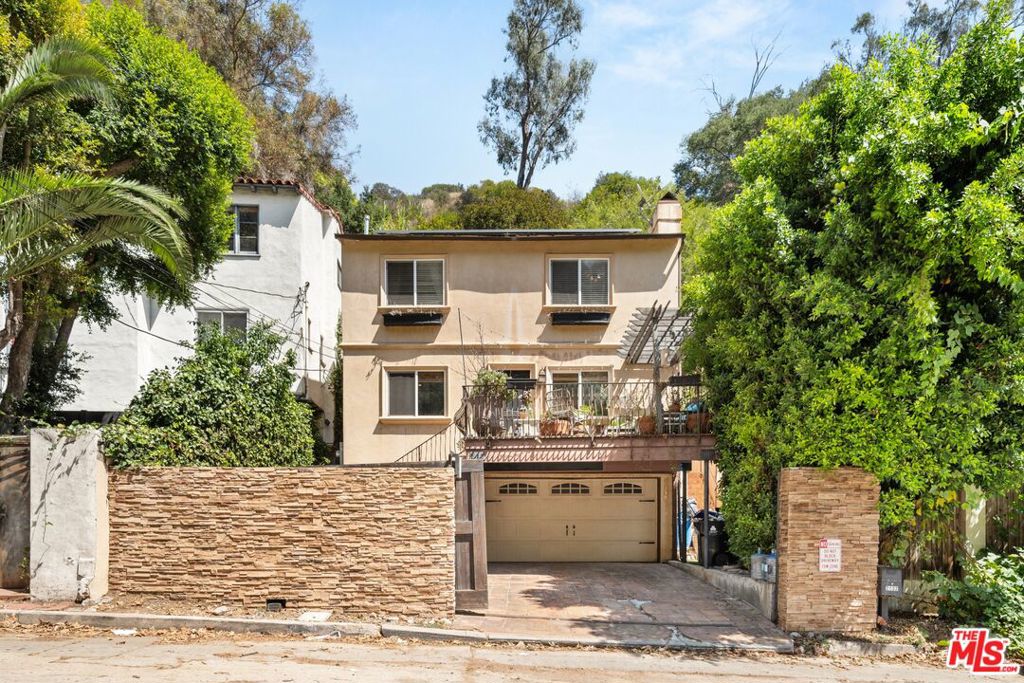 2132 Laurel Canyon Boulevard — photo