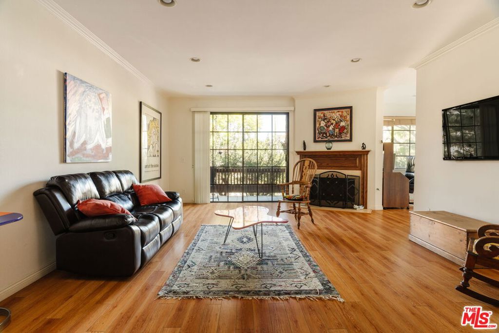10336 Almayo Avenue 302 — photo