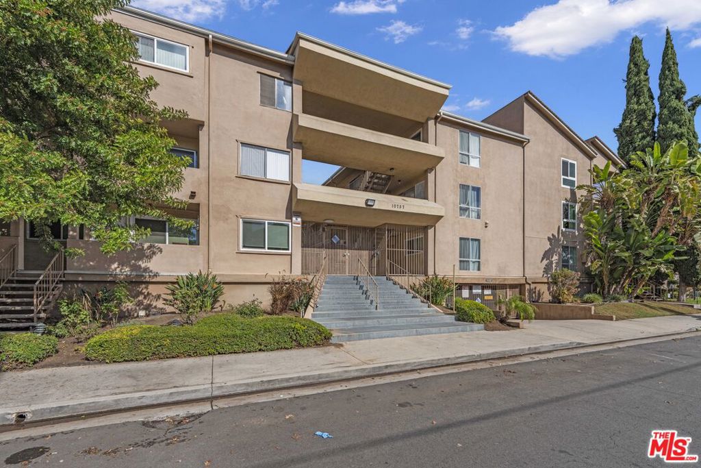 10757 Hortense Street 303 — photo