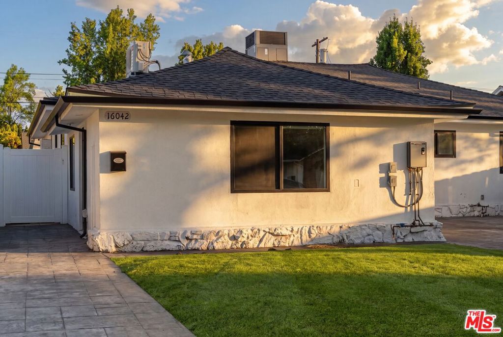 16042 Knapp Street — photo